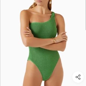 Good American One-Shoulder Textured One-Piece Swimsuit in Green
